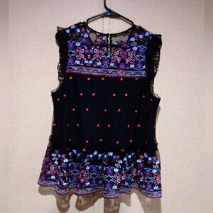 Devlin Floral Embroidered Black Top Size M Or L